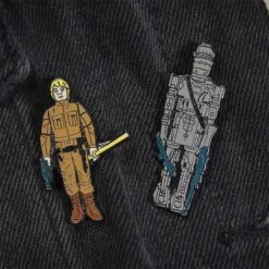 Pin Kings Star Wars Enamel Pin Badge Set 1.14 – IG-88 And Luke Skywalker (Bespin Fatigues) 10 Pin Kings Star Wars Enamel Pin Badge Set 1.14 – IG-88 And Luke Skywalker (Bespin Fatigues) -Just Geek Shop sw kenner pin kings 1.14 5