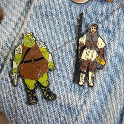 Pin Kings Star Wars Enamel Pin Badge Set 1.27 – Princess Leia Organa (Boushh Disguise) And Gamorrean Guard 10 Pin Kings Star Wars Enamel Pin Badge Set 1.27 – Princess Leia Organa (Boushh Disguise) And Gamorrean Guard -Just Geek Shop sw kenner pin kings 1.27 5