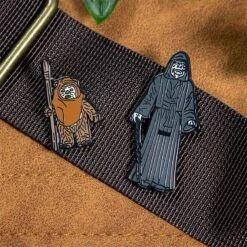 Pin Kings Star Wars Enamel Pin Badge Set 1.36 – Wicket W. Warrick And The Emperor -Just Geek Shop sw kenner pin kings 1.36 5
